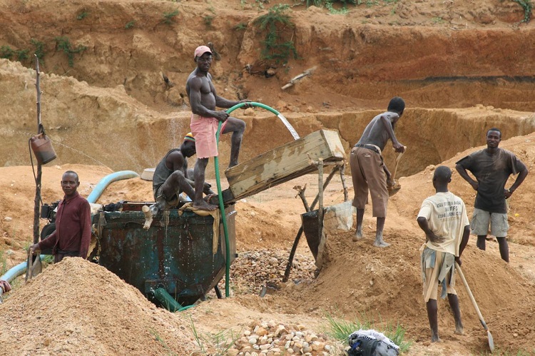 Govt shelves mining fees for small scale miners